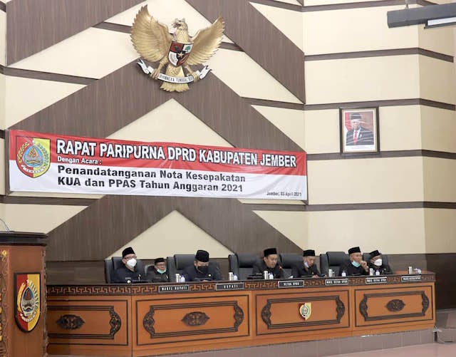 Bupati Jember dan Pimpinan Dewan Tandatangani Nota Kesepakatan KUA-PPAS TA 2021 dan Tahun Jamak 2022
